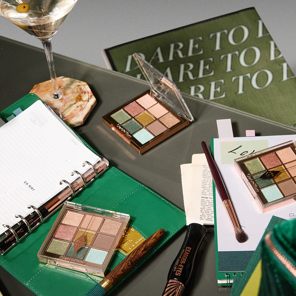 CHARLOTTE'S PALETTE OF BEAUTIFYING EYE TRENDS - EMERALD EFFECT - Image 6